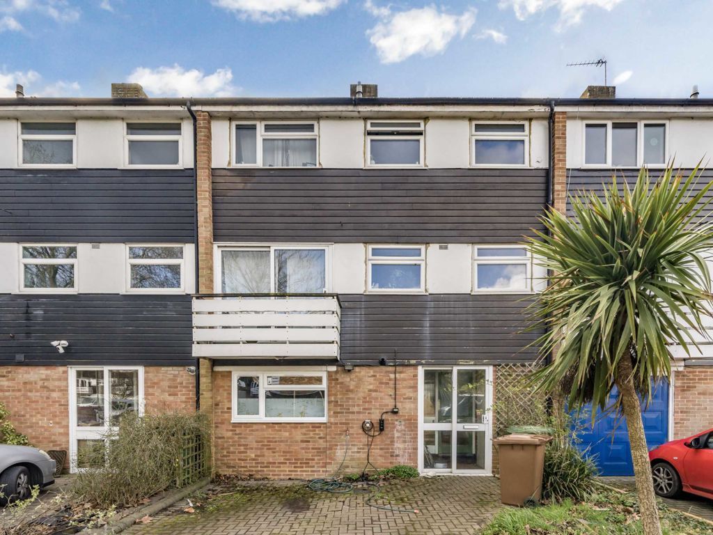 4 bed property for sale in Kenton Avenue, SunburyOnThames TW16, £