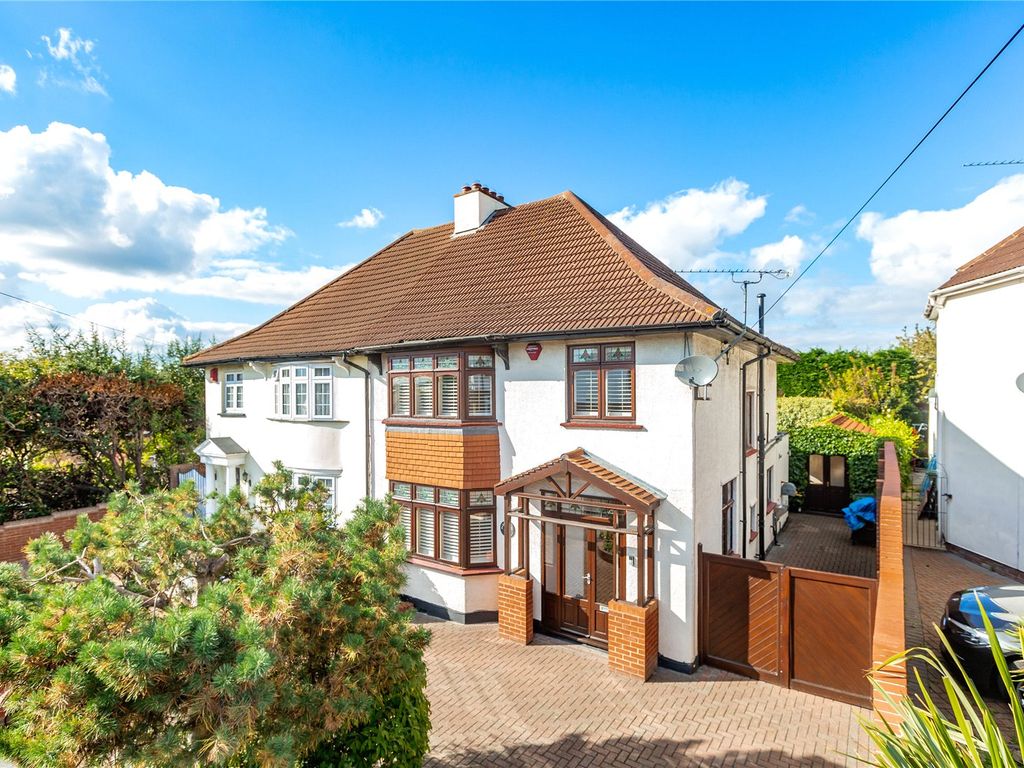 3 bed semidetached house for sale in Park Drive, Romford RM1 Zoopla