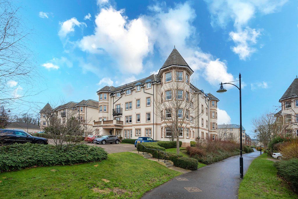 3 bed flat to rent in Morham Gait, Greenbank Village, Edinburgh EH10, £