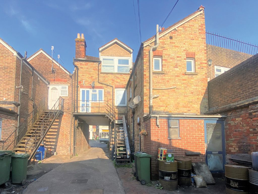 1 bed flat for sale in Nutfield Road, Merstham, Redhill RH1 Zoopla