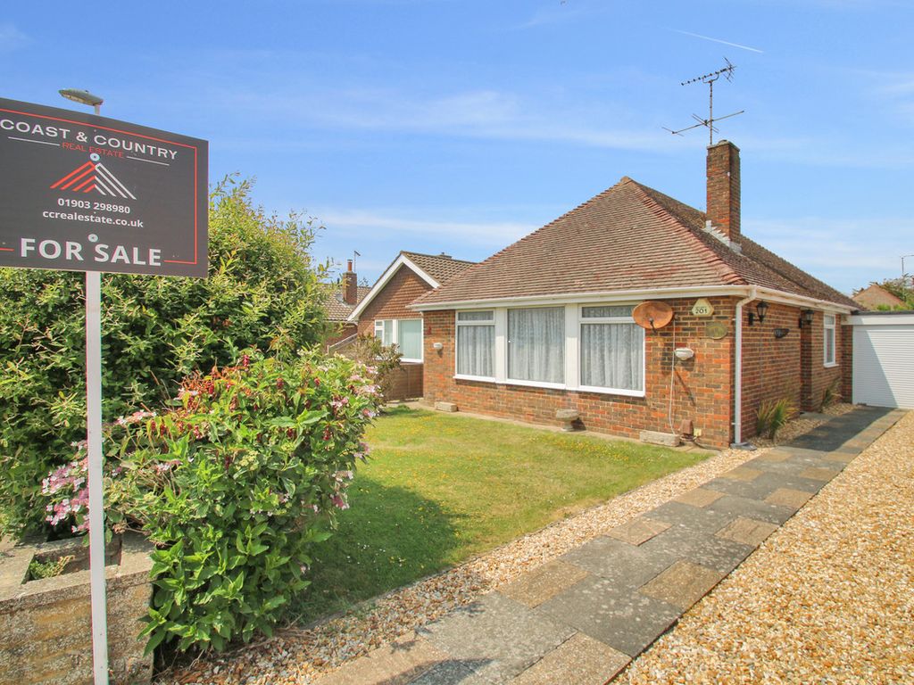 3 bed detached bungalow for sale in Derwent Drive, Worthing BN12, £