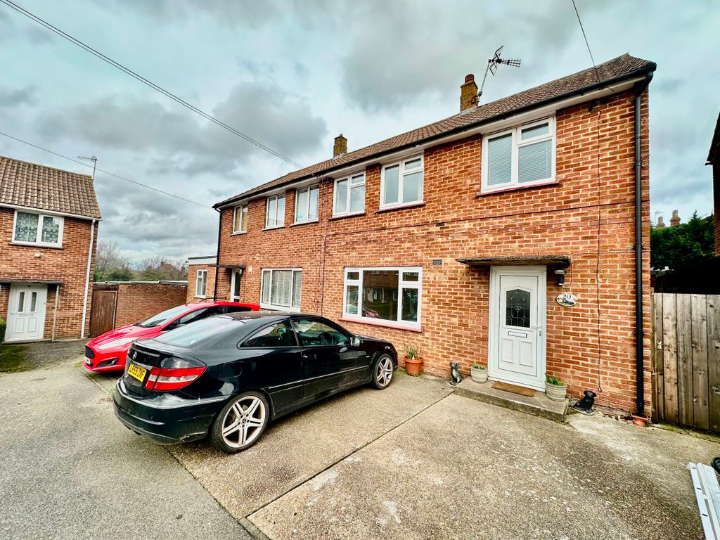 3 bed semidetached house to rent in Durham Close, Canterbury CT1, £