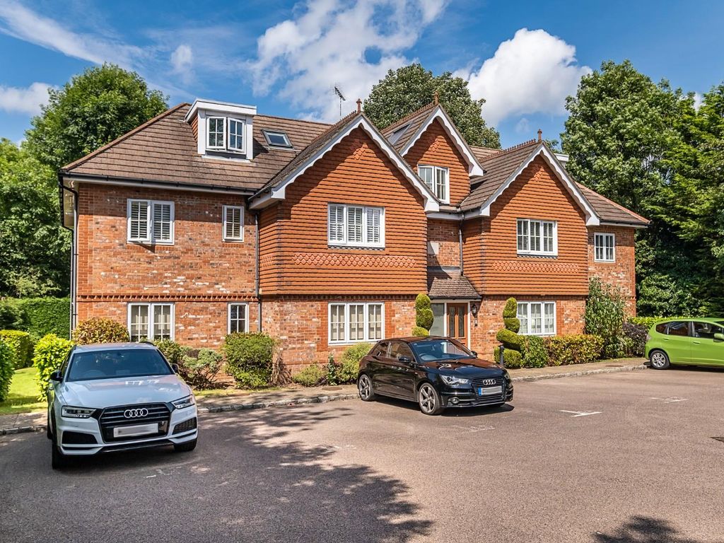 2 bed flat for sale in Highdown Close, Banstead SM7, £355,000 Zoopla