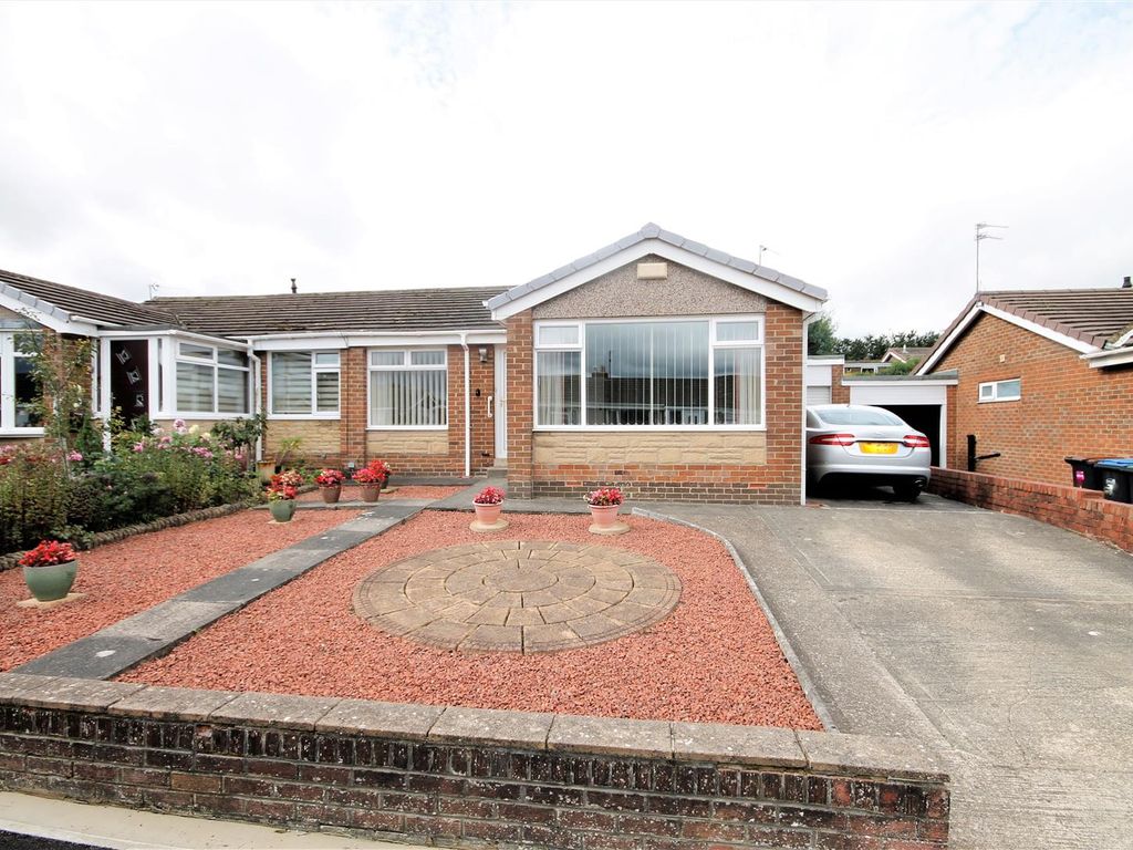2 bed semidetached bungalow to rent in Barnard Close, Newton Hall