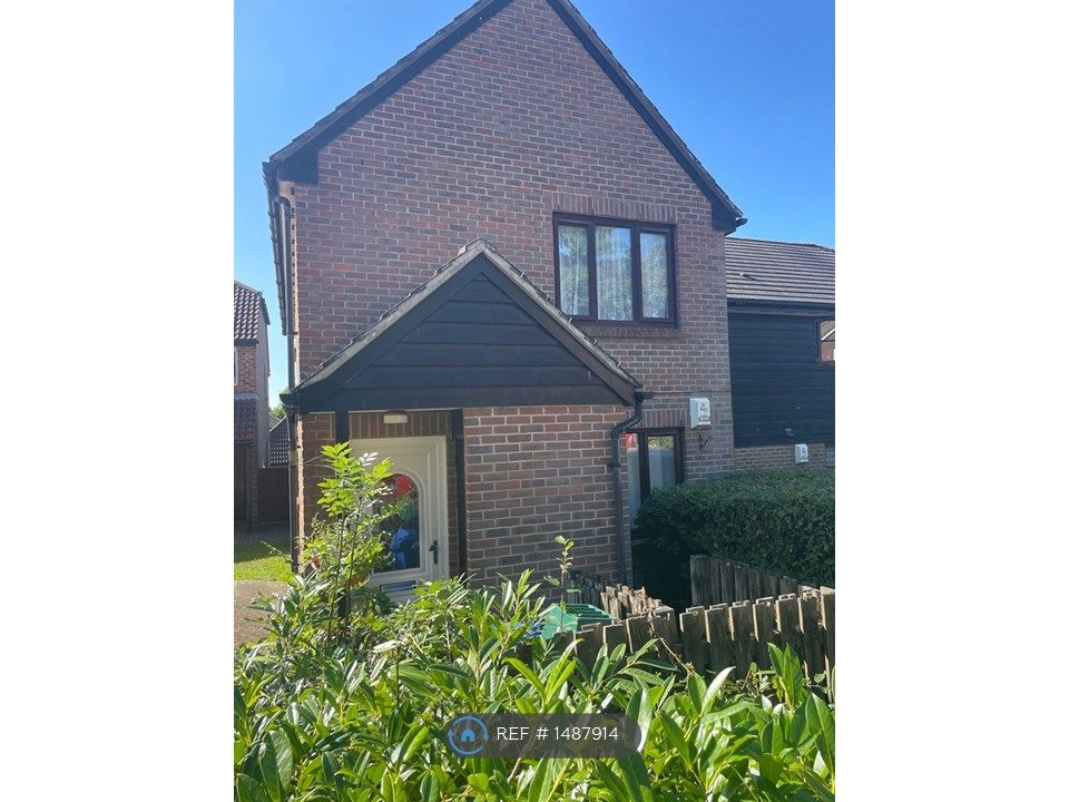 1 bed to rent in Nicotiana Court, Church Crookham, Fleet