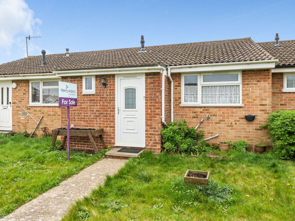 1 bed terraced bungalow for sale in Gainsborough Drive, Selsey PO20, £