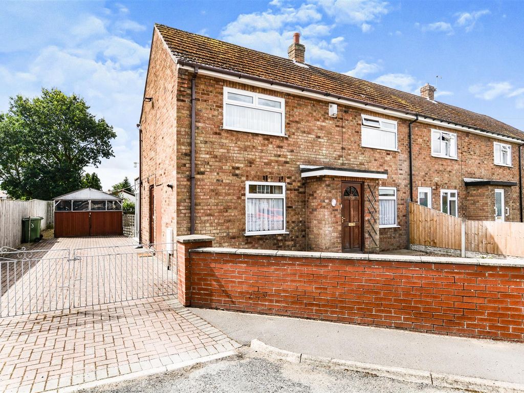 3 bed semidetached house for sale in Manor Road, Crowle, Scunthorpe