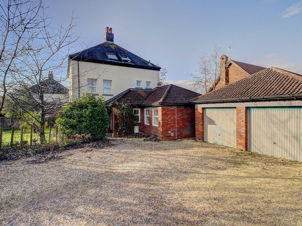 5 bed detached house for sale in Beaumaris Grove, Shenley Church End