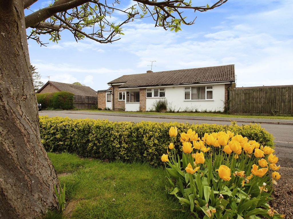 3 bed detached bungalow for sale in Kentings, Comberton, Cambridge CB23