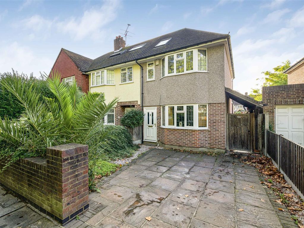 3 bed end terrace house for sale in Chertsey Road, Twickenham TW2, £