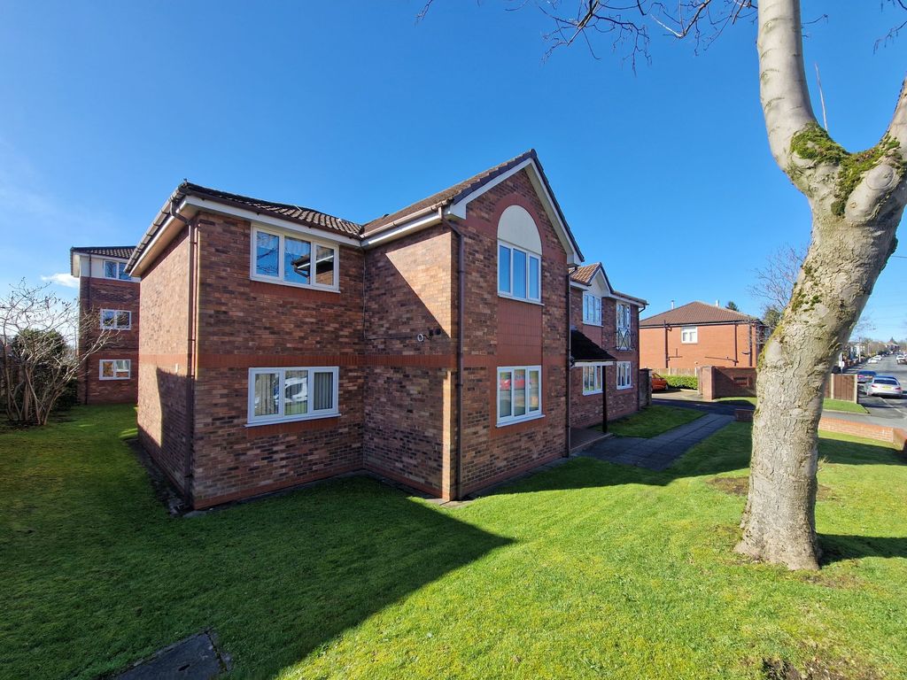 2 bed flat for sale in Bury New Road, Prestwich M25 Zoopla