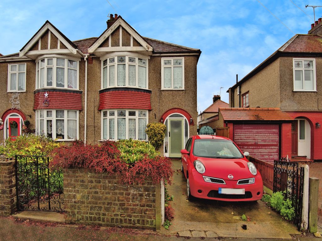 3 bed semidetached house for sale in St. Andrews Road, Shoeburyness