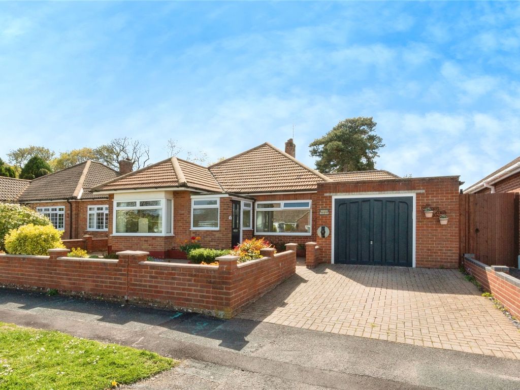 3 bed bungalow for sale in Heath Road, Tadley, Hampshire RG26, £525,000