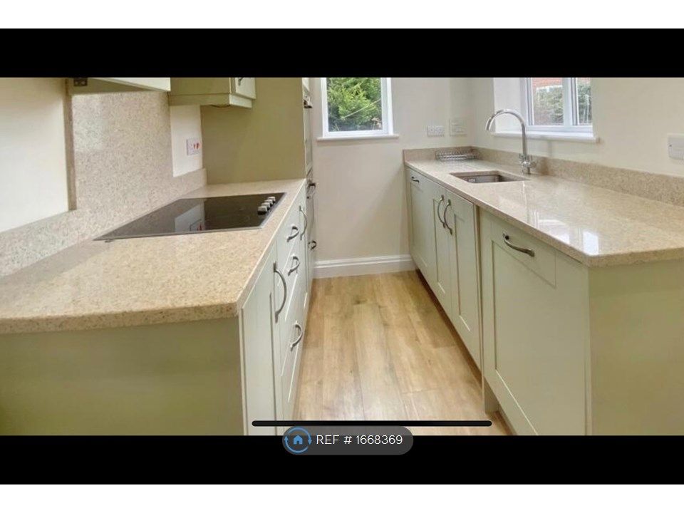 3 bed semidetached house to rent in Hillfield Road, Comberton