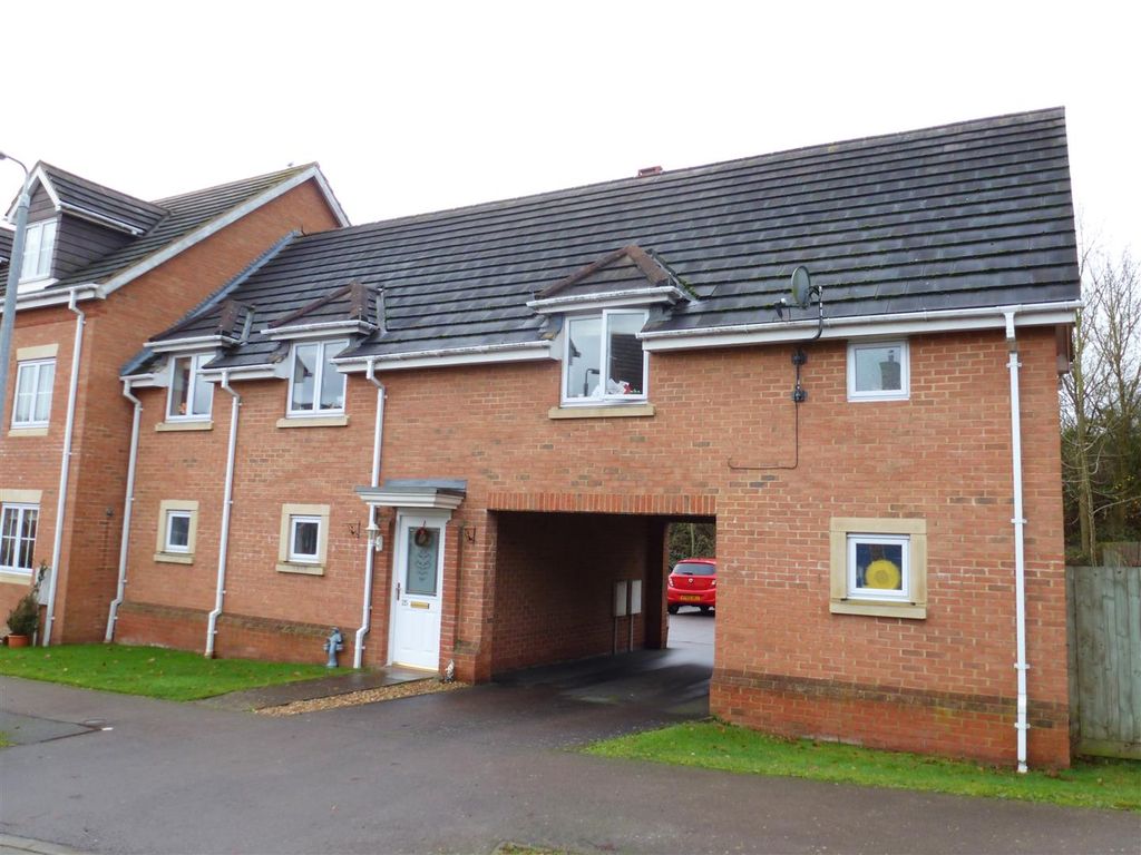 2 bed property to rent in Moat Farm Close, Marston Moretaine, Bedford