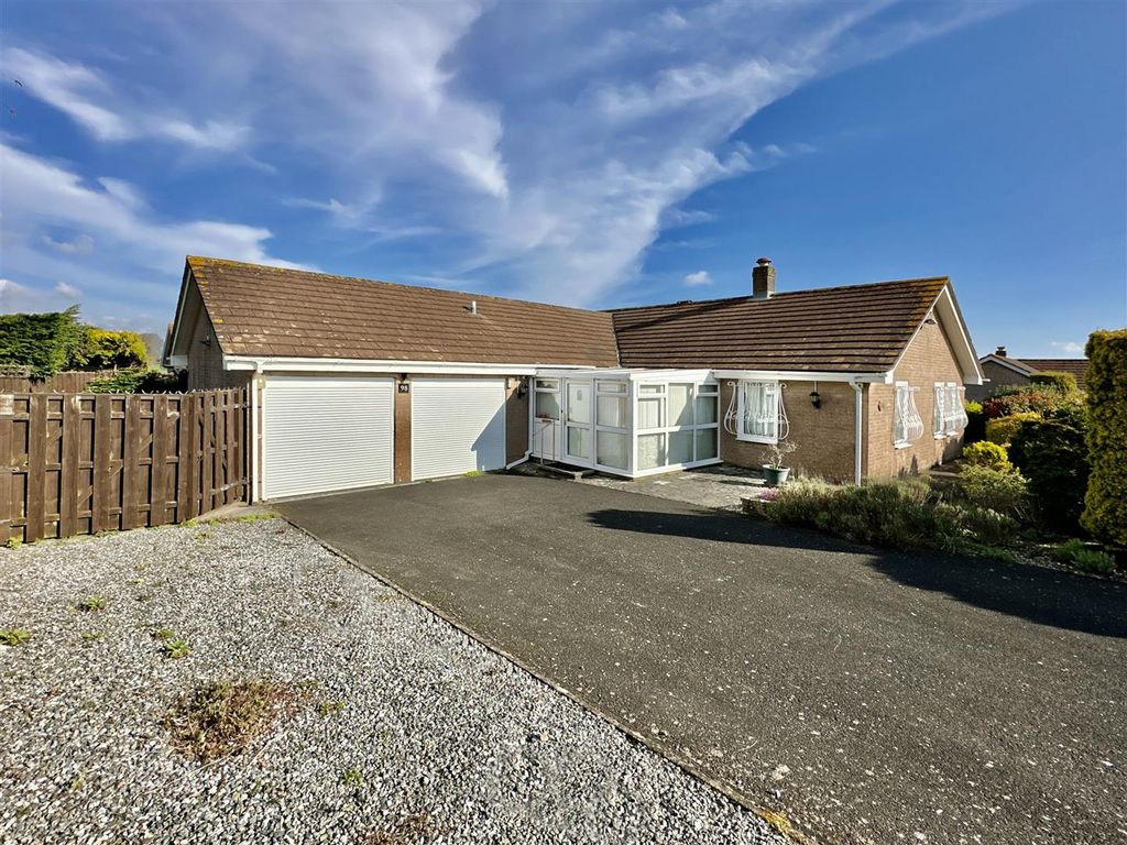3 bed detached bungalow for sale in Summercourt Way, Brixham TQ5, £