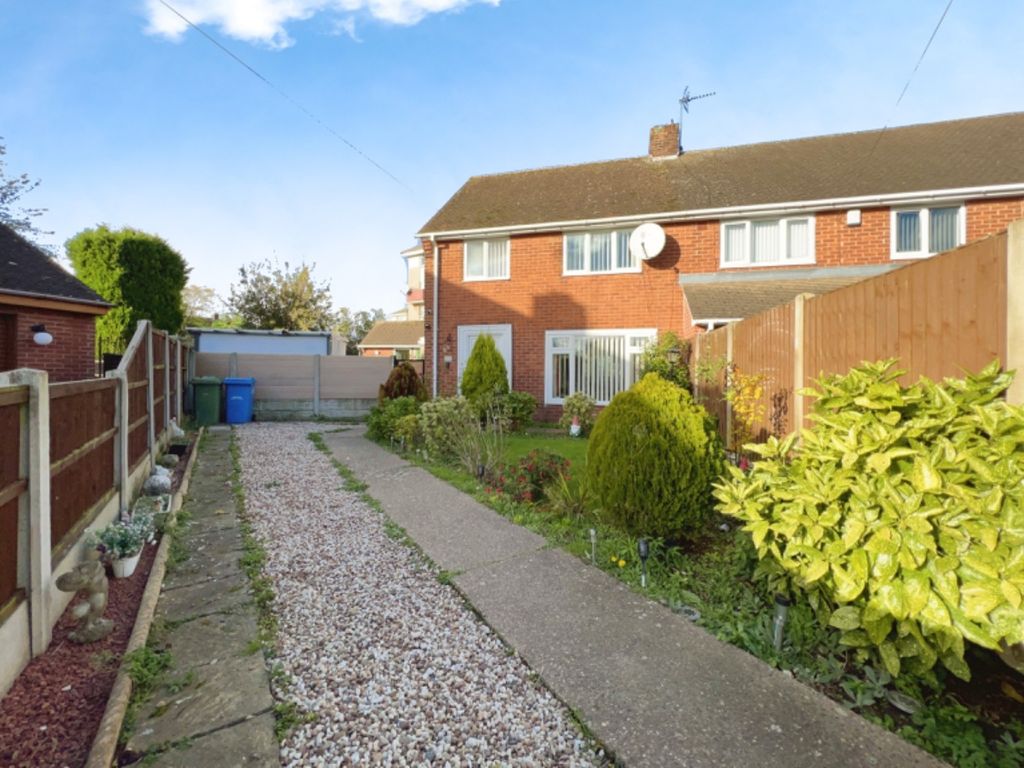 3 bed semidetached house for sale in Coleridge Road, Worksop