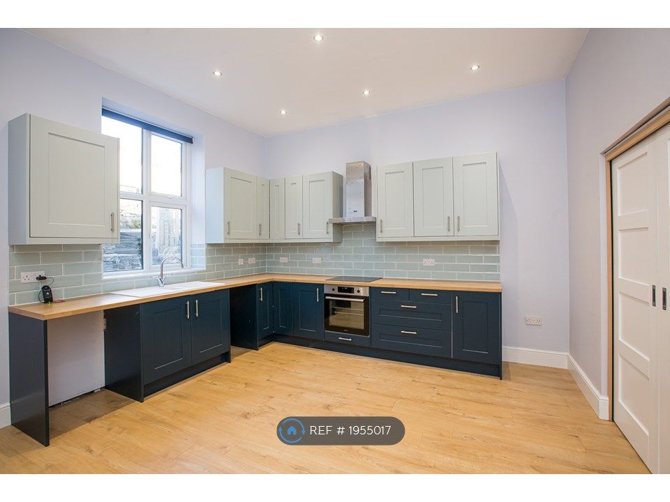 3 bed semidetached house to rent in Netheroyd Hill Road, Huddersfield