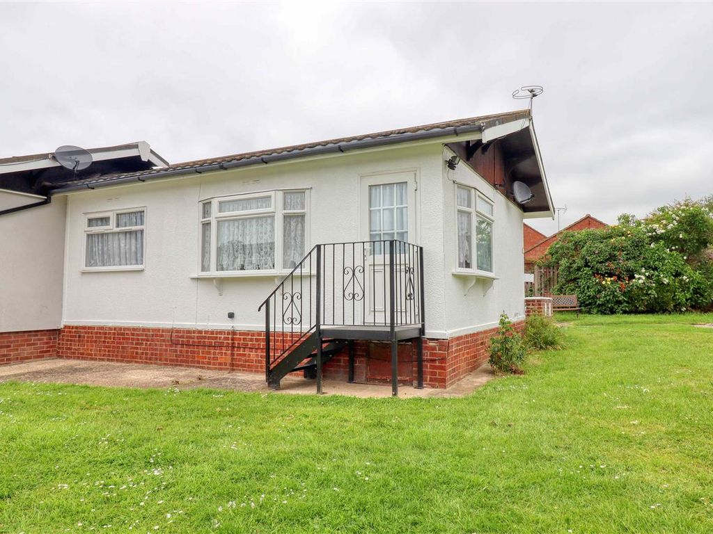 2 bed mobile/park home for sale in Castle Hill Park, London Road, ClactonOnSea CO16 Zoopla