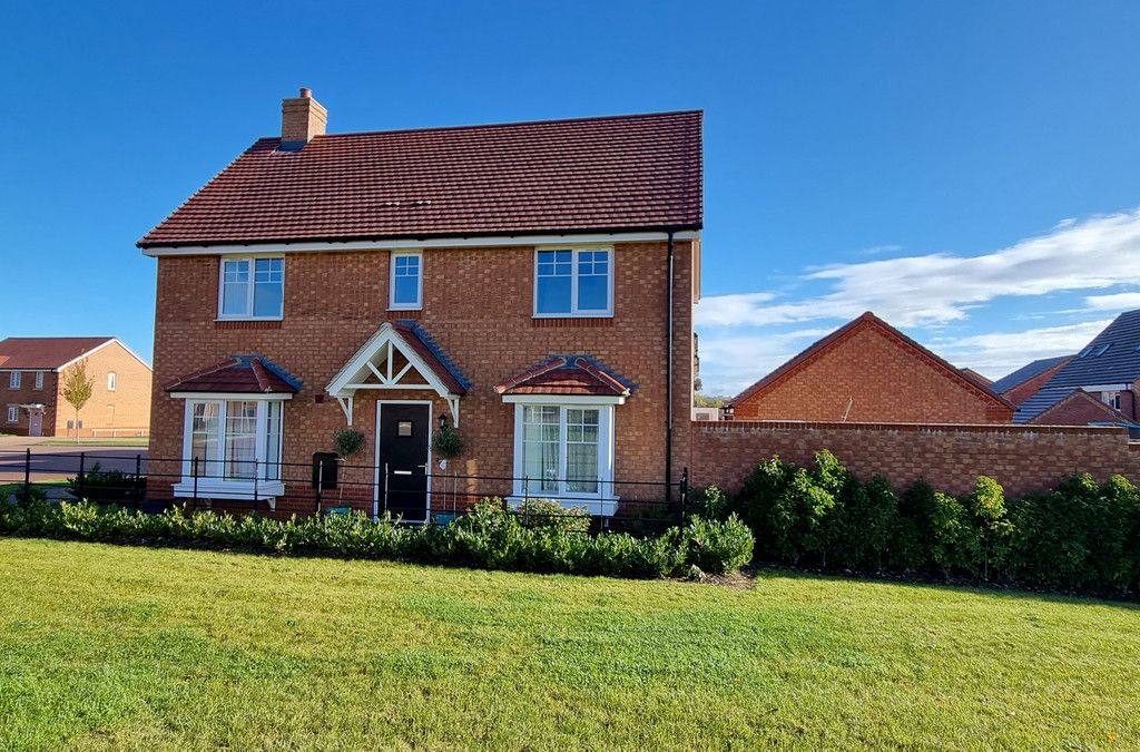3 bed detached house for sale in Spitfire Road, Southam CV47, £375,000