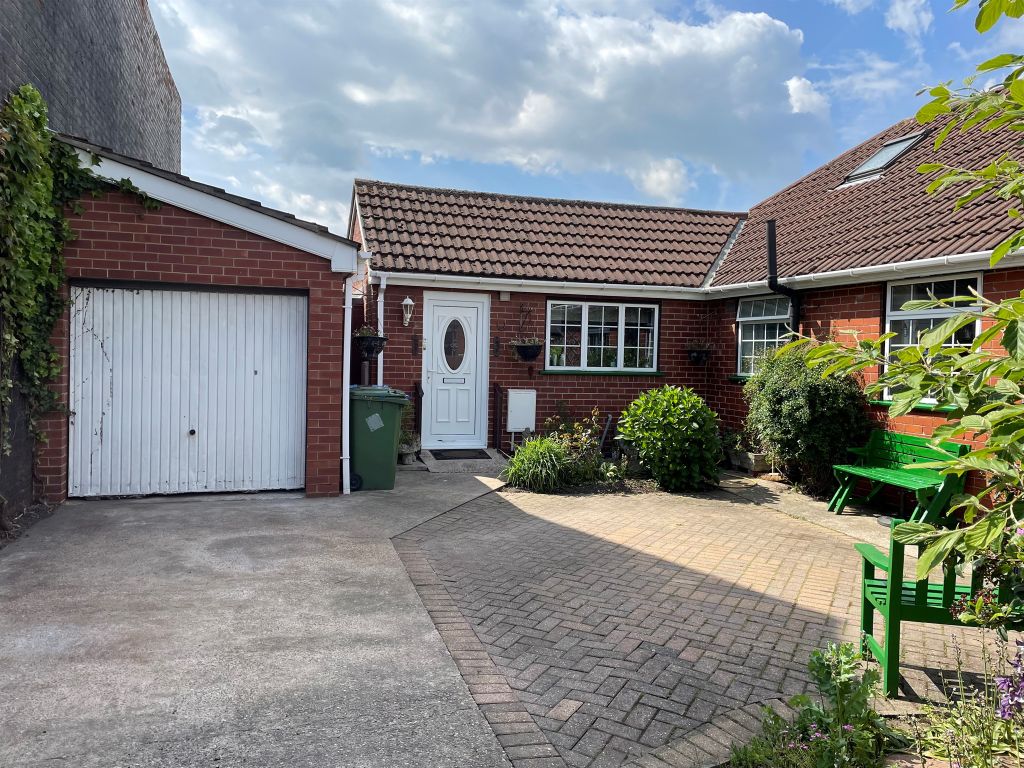 2 bed bungalow for sale in Alexandra Road, Bircotes, Doncaster DN11