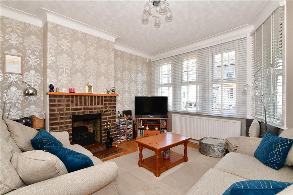 4 bed end terrace house for sale in Milton Road, Kent DA10