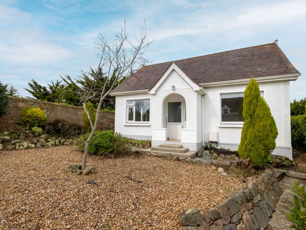 4 bed detached house to rent in Les Croutes, St. Peter Port, Guernsey