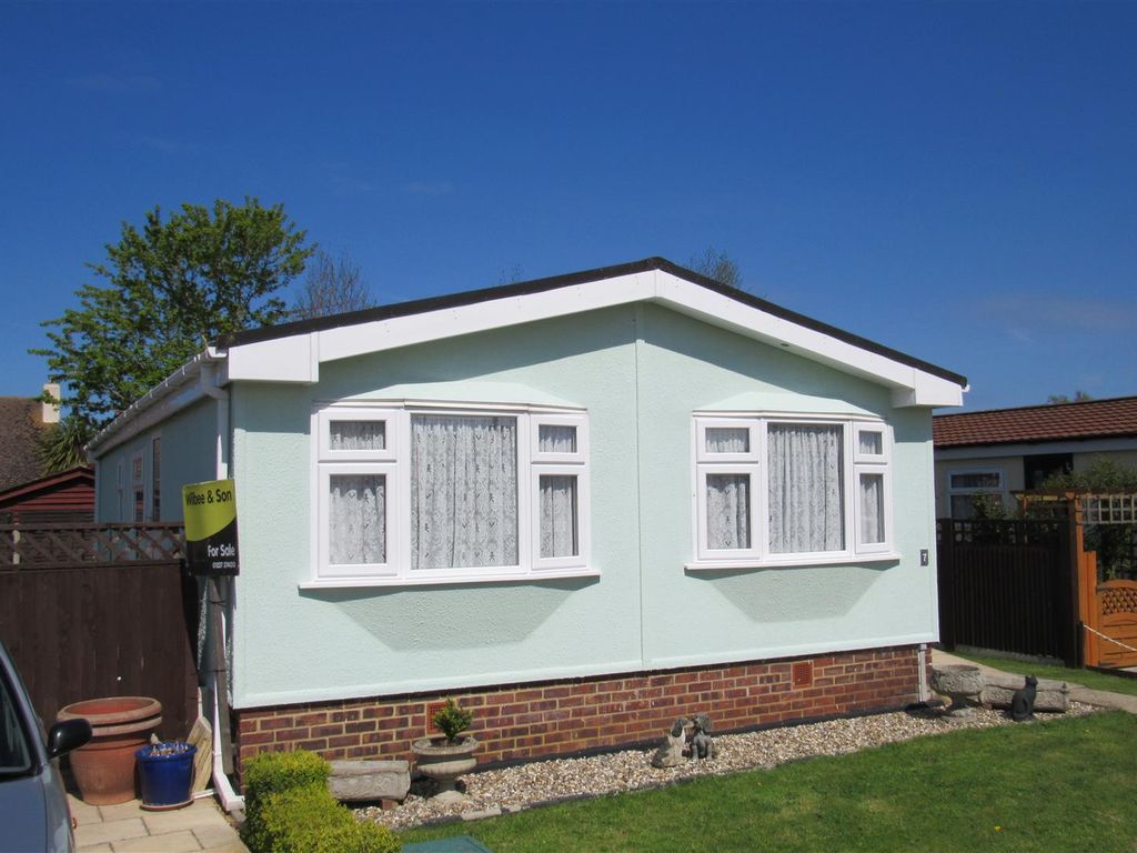 2 bed mobile/park home for sale in Orchard Park Homes, Reculver Road