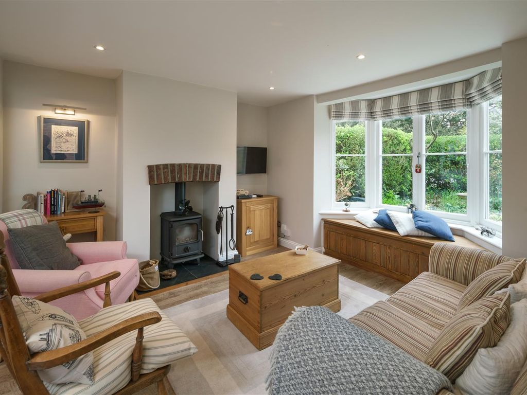 2 bed cottage for sale in Worsley Road, Gurnard, Cowes PO31 Zoopla