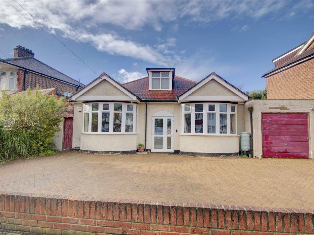 3 bed detached bungalow for sale in Eversley Crescent, Ruislip HA4 Zoopla