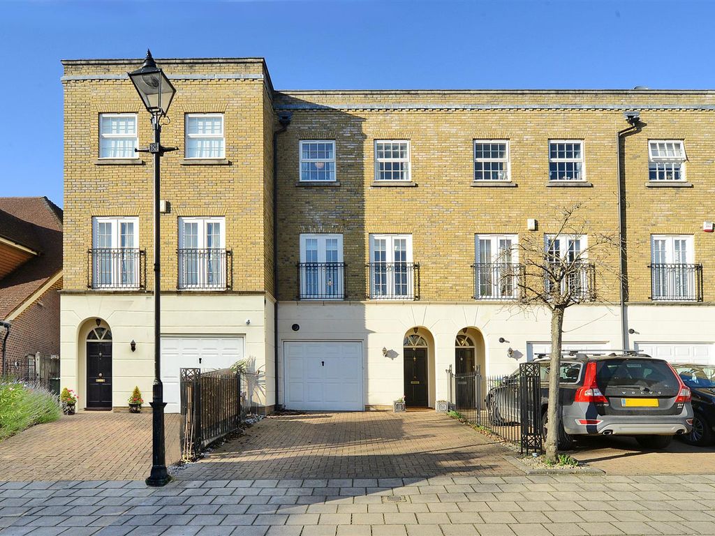 4 bed town house for sale in Chadwick Place, Long Ditton, Surbiton KT6