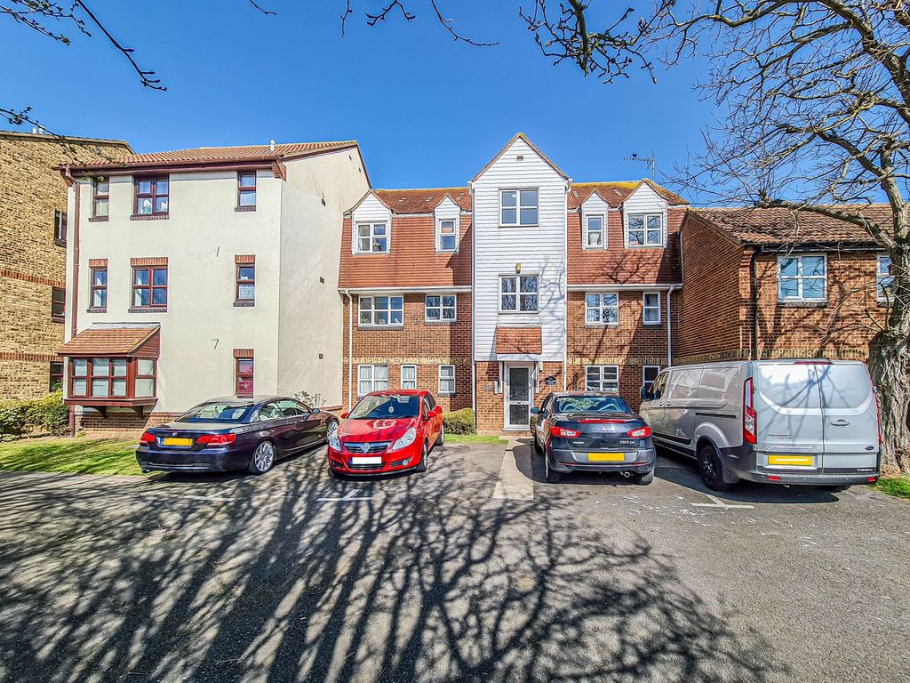 1 bed flat to rent in Frobisher Way, Shoeburyness, SouthendOnSea SS3