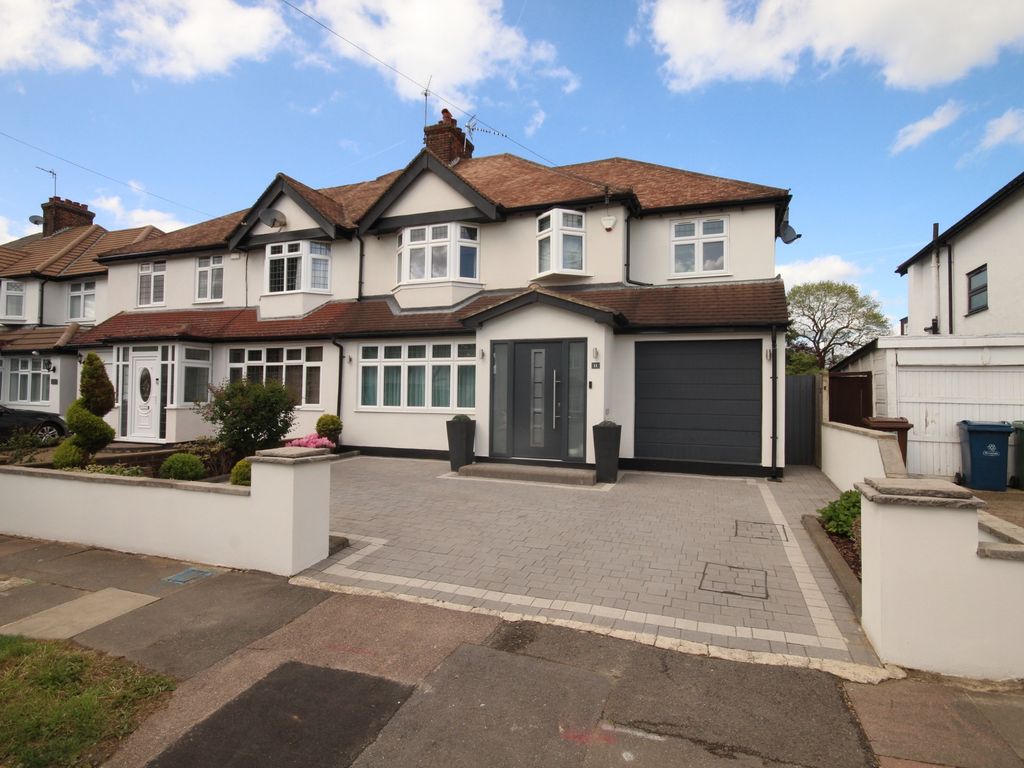 4 bed semidetached house for sale in Colburn Avenue, Pinner HA5 Zoopla