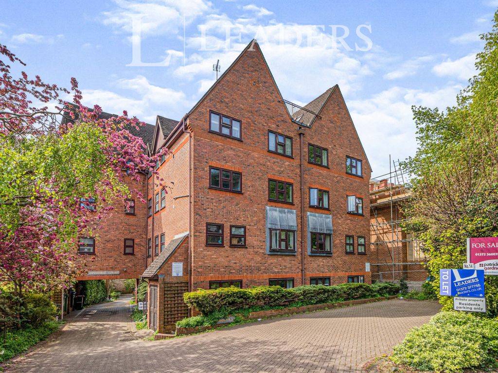 1 bed flat to rent in Copthorne Court, Station Road, Leatherhead KT22