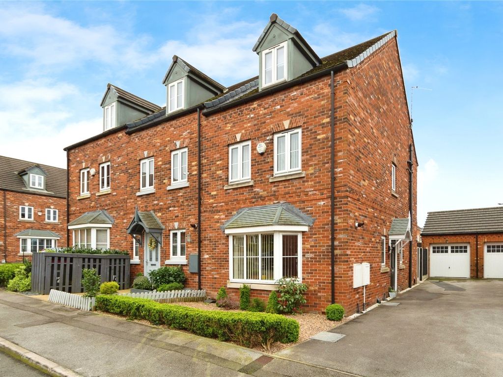 4 bed end terrace house for sale in France Street, Parkgate, Rotherham