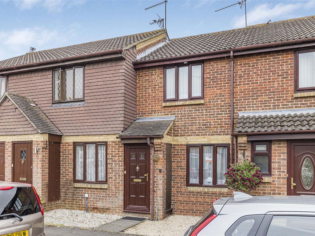 2 bed terraced house for sale in Alder Close, Cippenham, Slough SL1