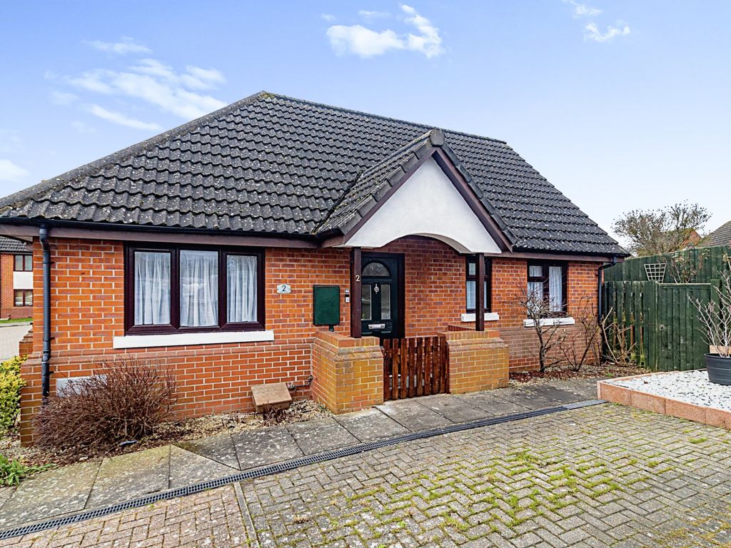 2 bed detached bungalow for sale in Fife Court, Milton Keynes MK4 Zoopla