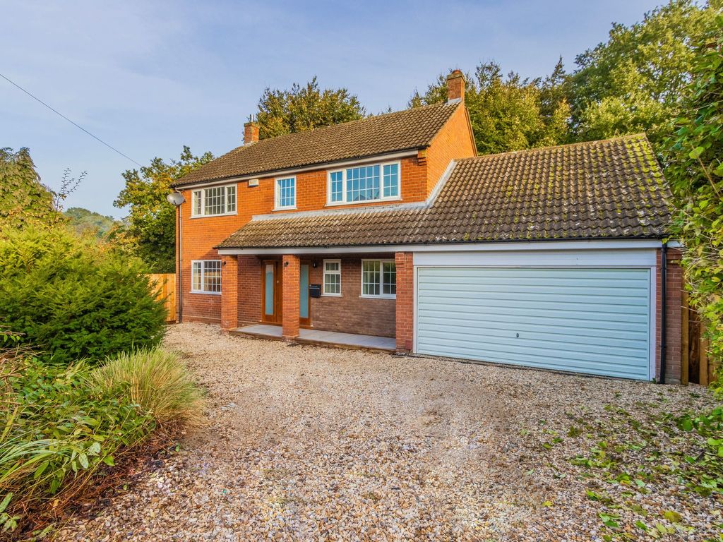 4 bed detached house for sale in Valley View Crescent, Norwich NR5, £