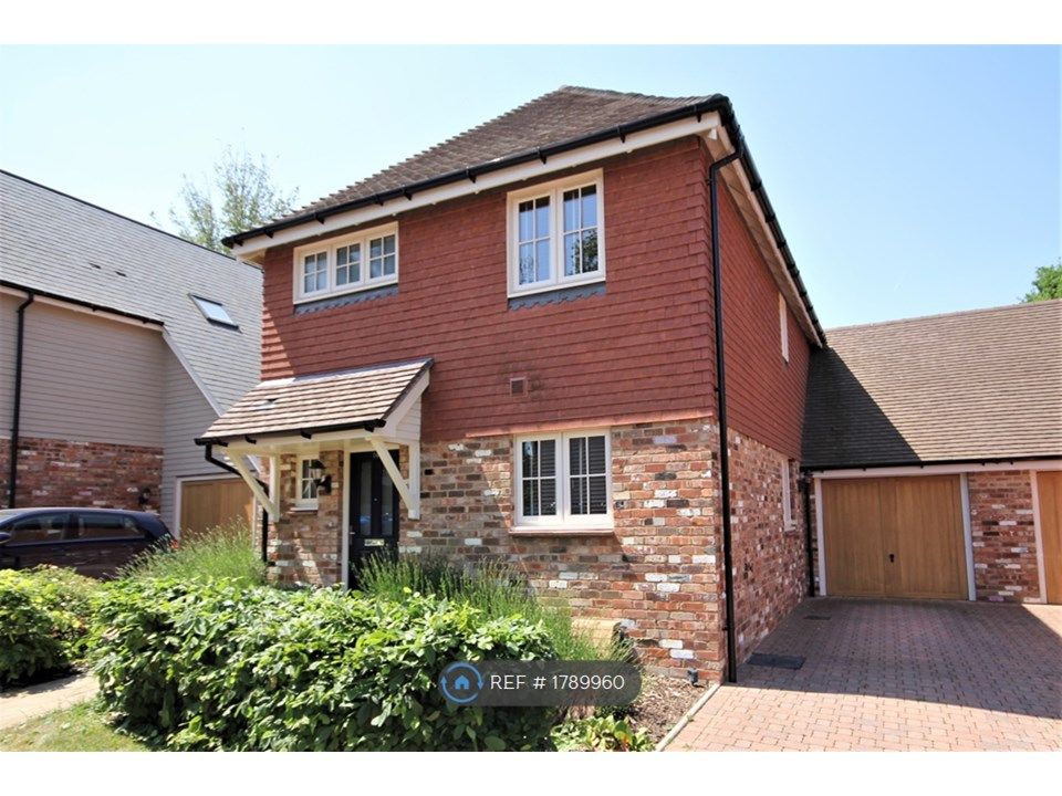 3 bed detached house to rent in Coppice End, Crowborough TN6, £1,995