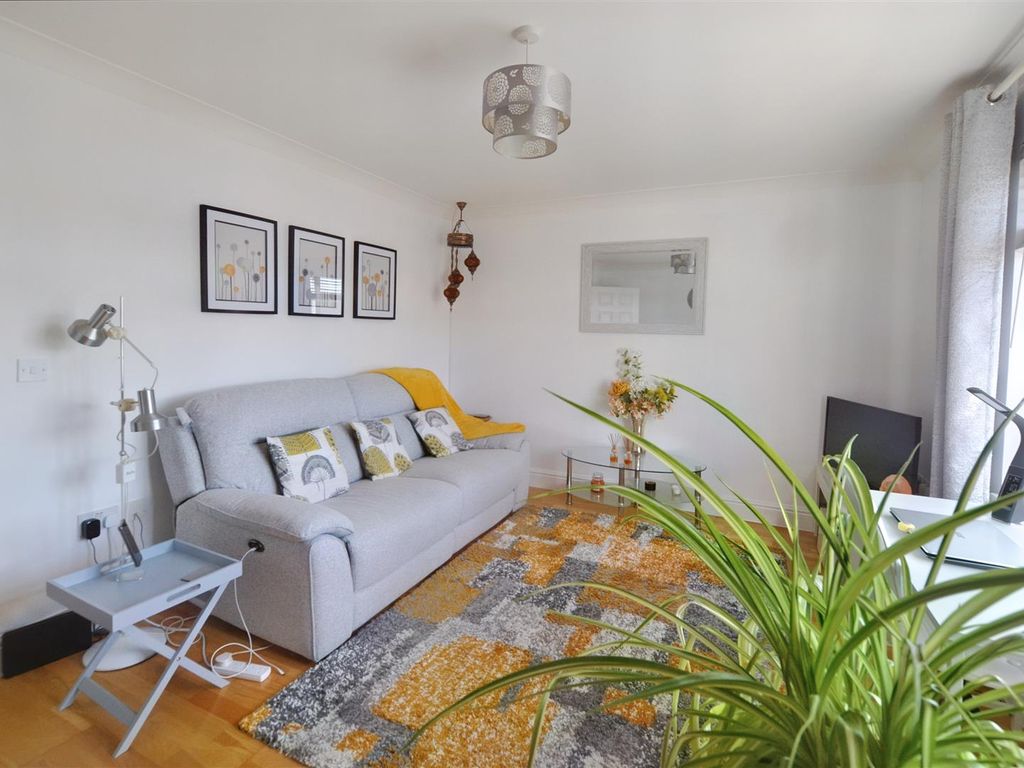 2 bed flat for sale in London Road, Pembroke Dock SA72 Zoopla