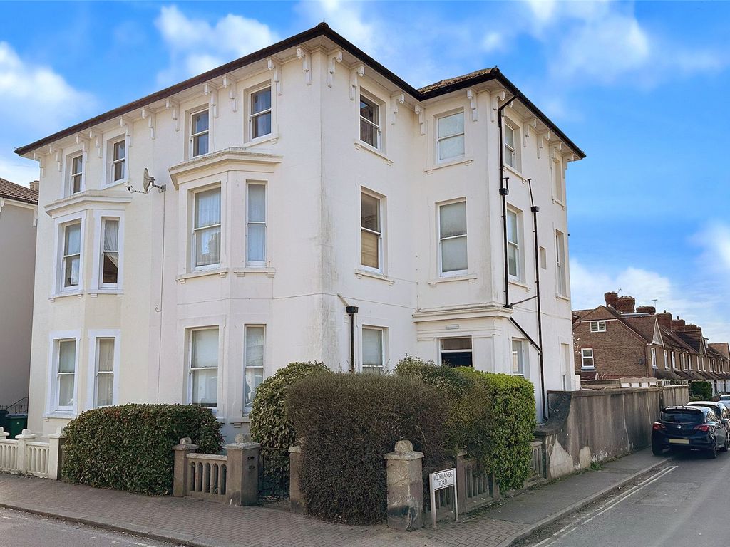 2 bed flat for sale in Norfolk Road, Littlehampton, West Sussex BN17
