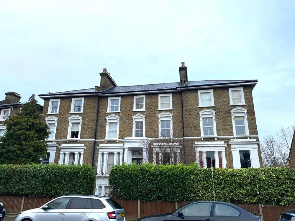 3 bed flat to rent in Devonshire Road, Forest Hill, London SE23, £2,500