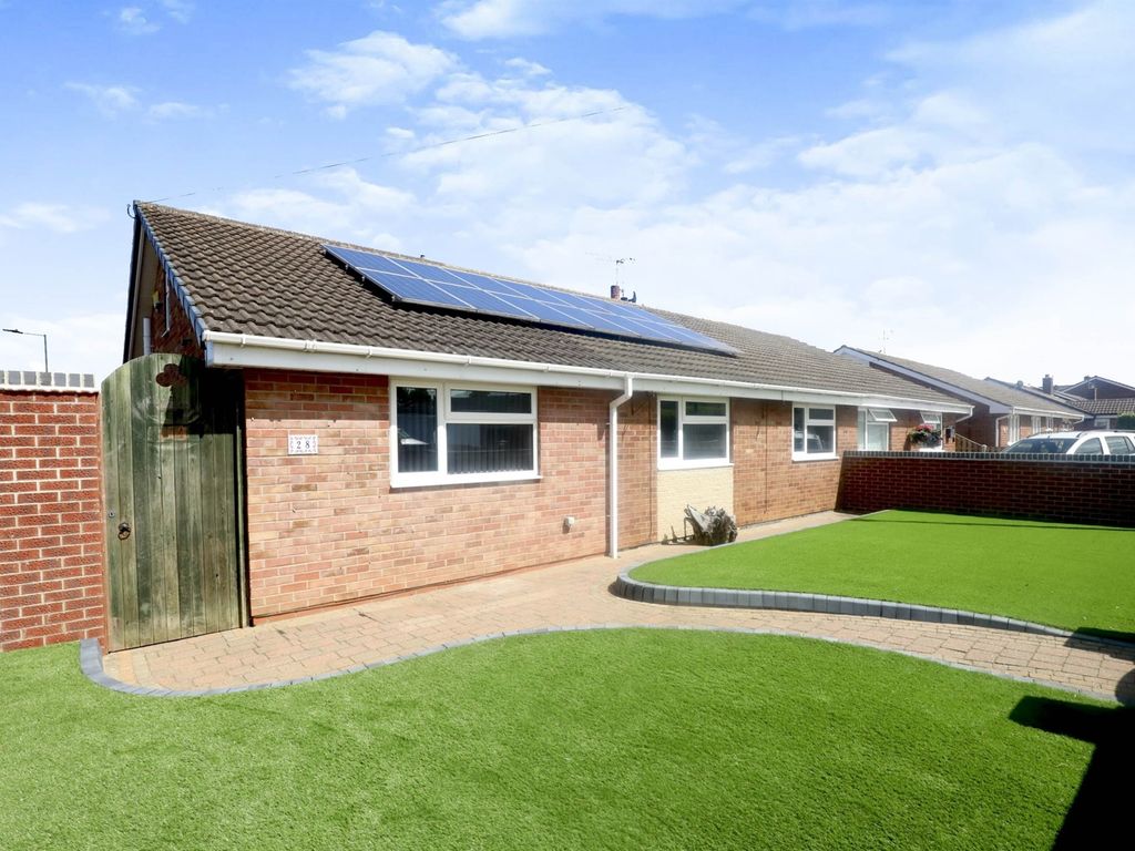 4 bed semidetached bungalow for sale in Parkway, Armthorpe, Doncaster