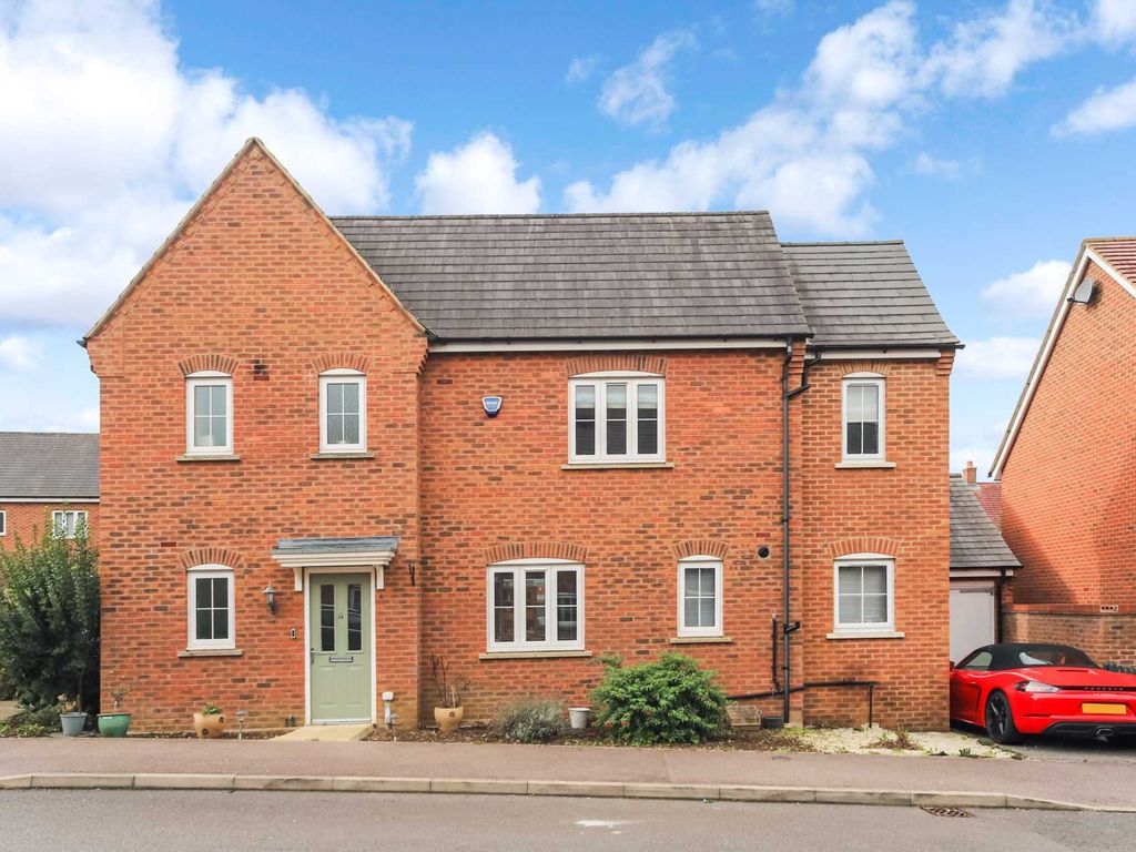 4 bed detached house for sale in Durham Road, Pitstone, Leighton