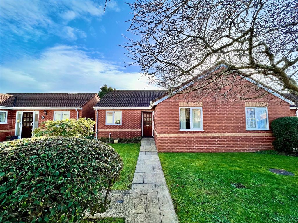 2 bed semidetached bungalow for sale in Lansdown Gardens, WestonSuper