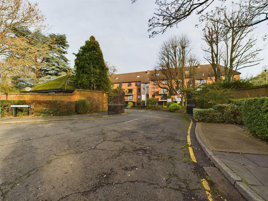 2 bed flat for sale in Winslow Close, Eastcote, Pinner HA5, £450,000