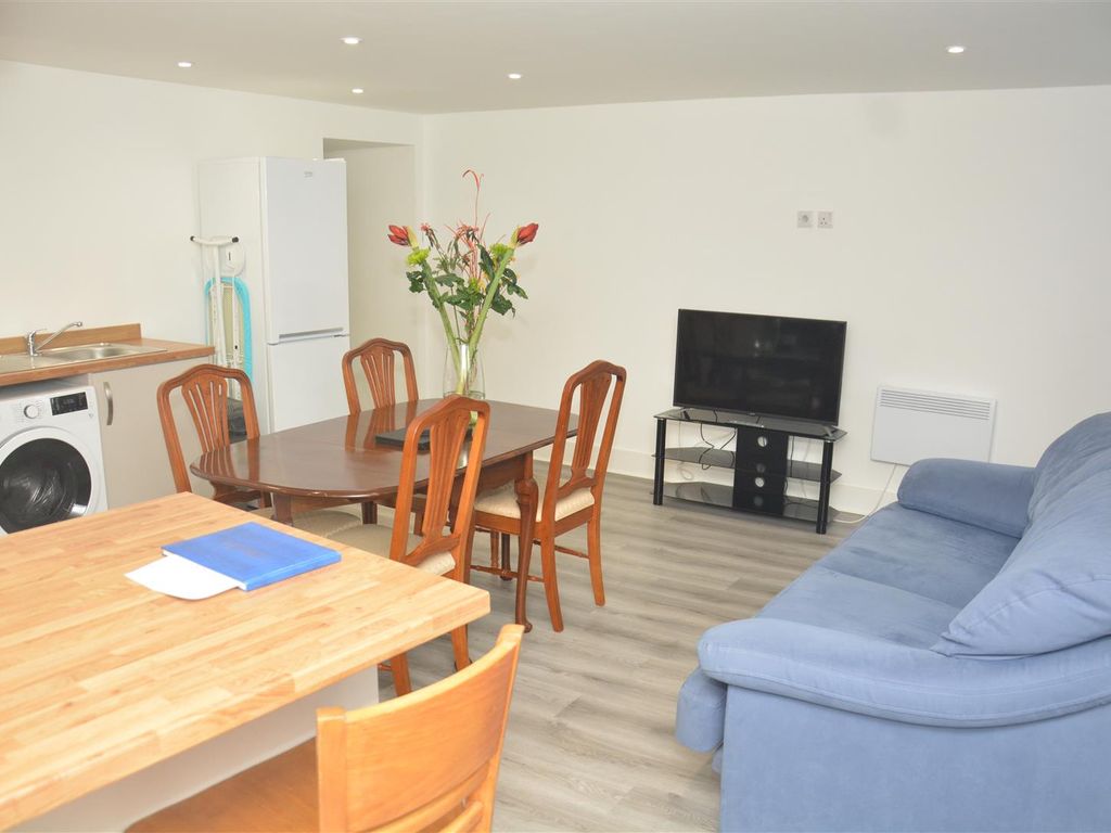 2 bed flat to rent in Biddicks Court, Trewoon, St. Austell PL25, £995