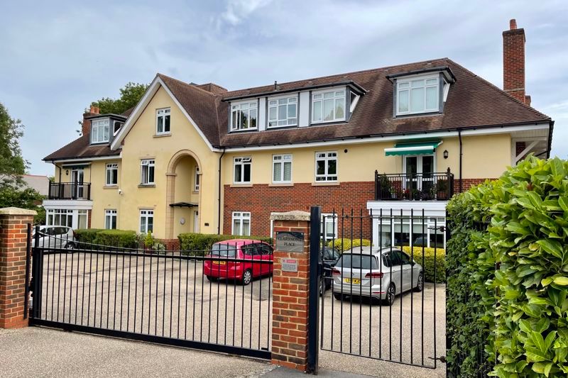 2 bed flat for sale in Church Road, Claygate, Esher KT10 Zoopla