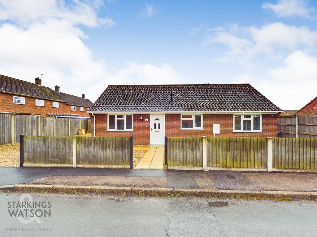 2 bed detached bungalow to rent in Glenn Road, Poringland, Norwich NR14