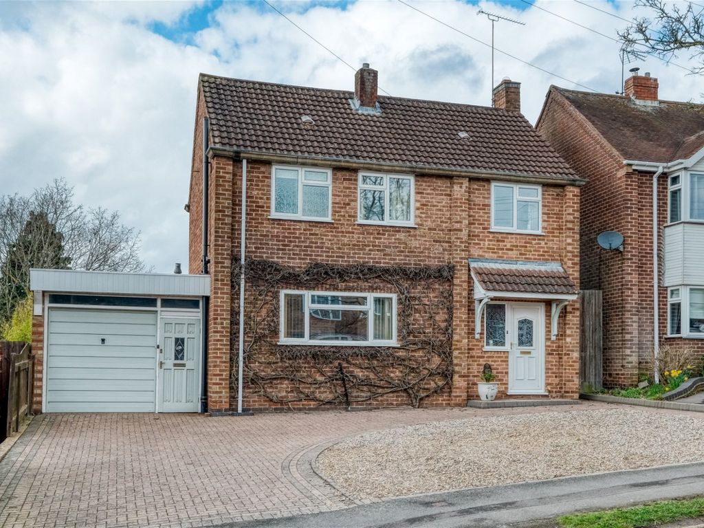 3 bed detached house for sale in Mason Road, Headless Cross, Redditch